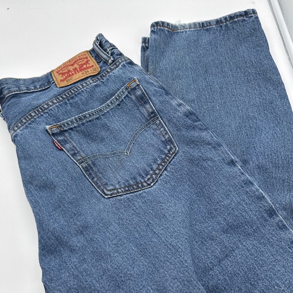 Levis 550 Tapered Leg Blue Jeans‎ Mens 36 X 32 (FITS 36 X 31) Worn Hems